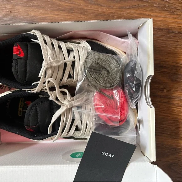 Travis Scott sneakers - Picture 2 of 6